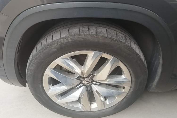 Used Volkswagen Teramont 2017 530 V6 Four-Wheel Drive Flagship Edition Left Front Wheel Hub