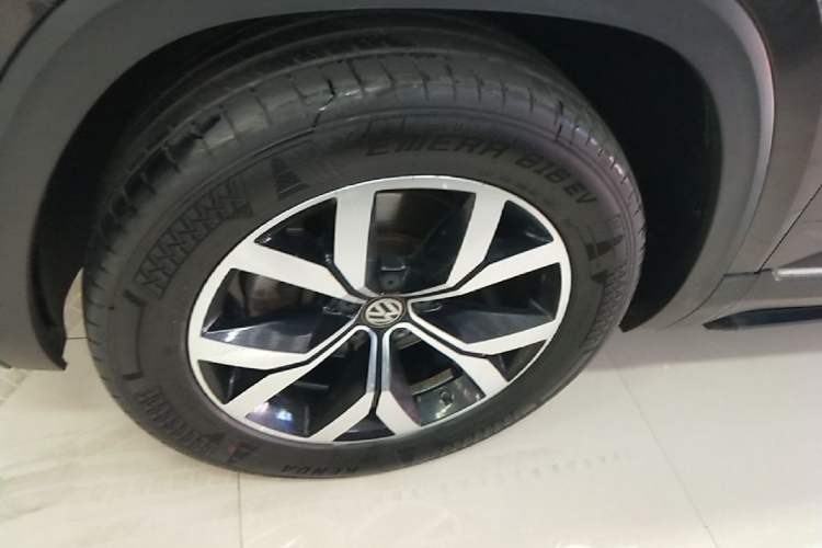 Used Volkswagen Teramont 2017 380TSI Four-Wheel Drive Luxury Edition Left Front Wheel Hub