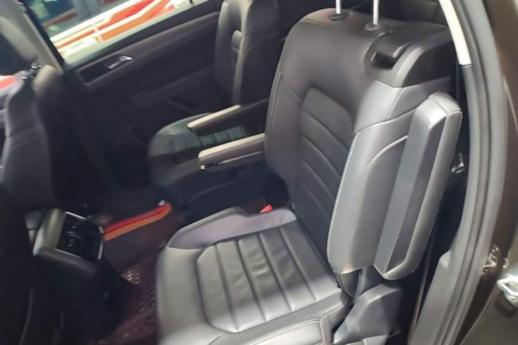 Used Volkswagen Teramont 2017 330TSI Two-Wheel-Drive Luxury Edition Left Rear Seat