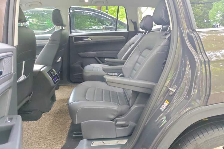Used Volkswagen Teramont 2017 330TSI Two-Wheel-Drive Luxury Edition Left Rear Seat