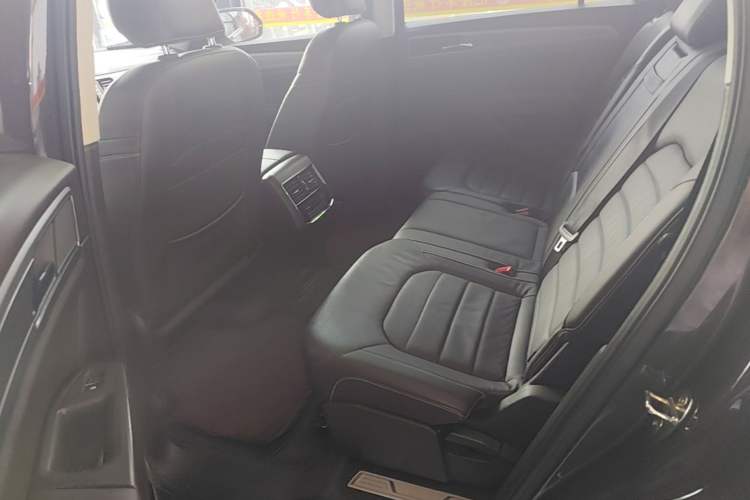 Used Volkswagen Teramont 2017 330TSI Two-Wheel-Drive Luxury Edition Left Rear Seat