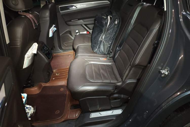 Used Volkswagen Teramont 2017 330TSI Two-Wheel-Drive Luxury Edition Left Rear Seat