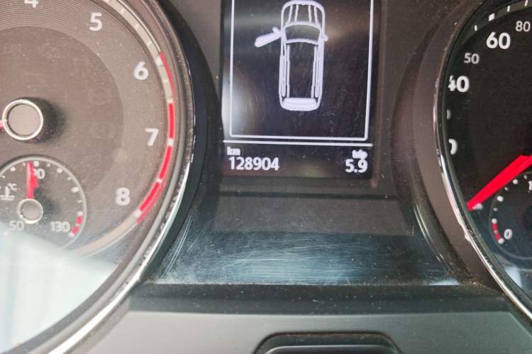 Used Volkswagen Teramont 2017 380TSI Four-Wheel Drive Comfort Edition Odometer Close Up