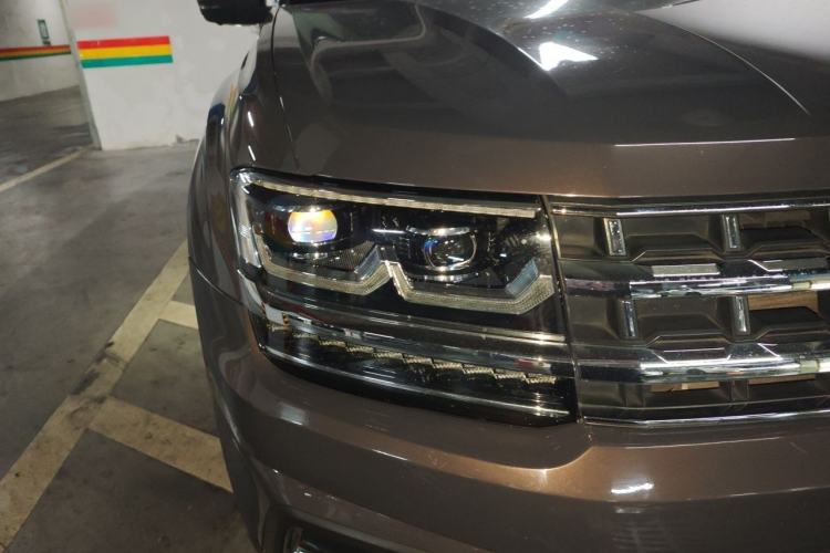 Used Volkswagen Teramont 2017 530 V6 Four-Wheel Drive Supreme Flagship Edition Right Front Headlight
