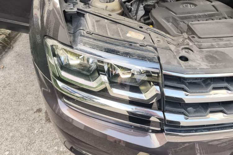 Used Volkswagen Teramont 2017 330TSI Two-Wheel-Drive Luxury Edition Right Front Headlight