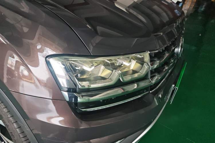 Used Volkswagen Teramont 2017 330TSI Two-Wheel-Drive Luxury Edition Right Front Headlight
