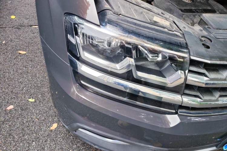 Used Volkswagen Teramont 2017 330TSI Two-Wheel-Drive Luxury Edition Right Front Headlight