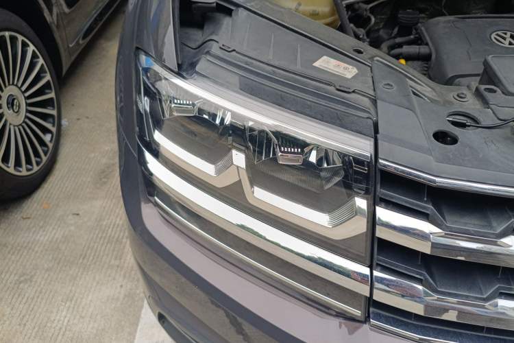 Used Volkswagen Teramont 2017 380TSI Four-Wheel Drive Luxury Edition Right Front Headlight