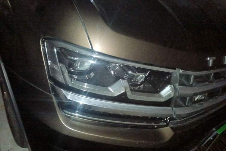 Used Volkswagen Teramont 2017 380TSI Four-Wheel Drive Flagship Edition Right Front Headlight