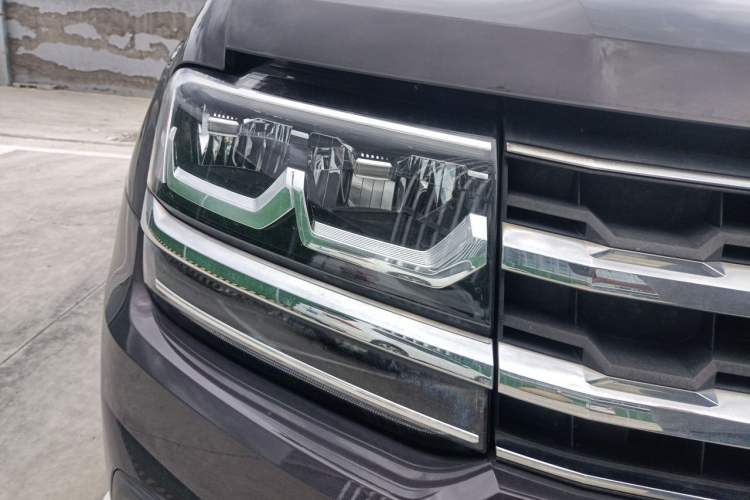 Used Volkswagen Teramont 2017 380TSI Four-Wheel Drive Luxury Edition Right Front Headlight