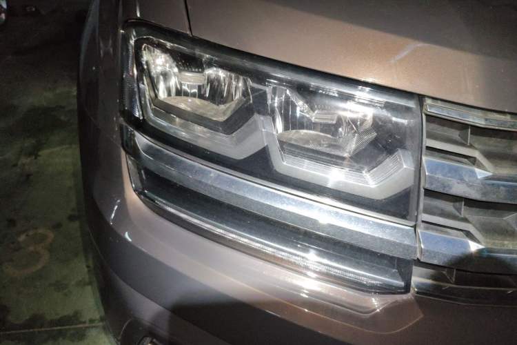 Used Volkswagen Teramont 2017 330TSI Two-Wheel-Drive Luxury Edition Right Front Headlight