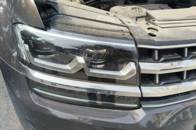 Used Volkswagen Teramont 2017 380TSI Four-Wheel Drive Flagship Edition Right Front Headlight