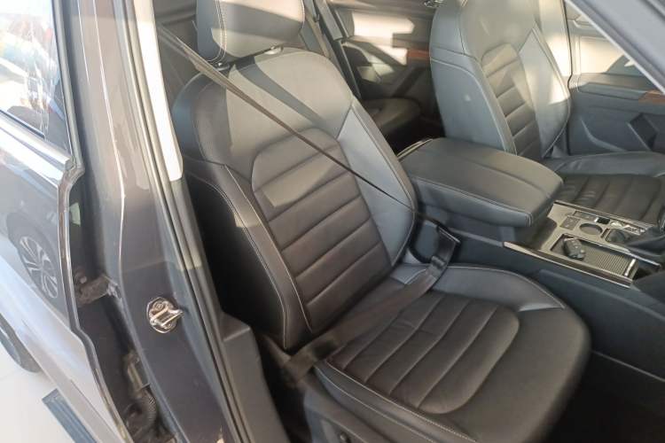 Used Volkswagen Teramont 2017 330TSI Two-Wheel-Drive Luxury Edition Right Front Seat