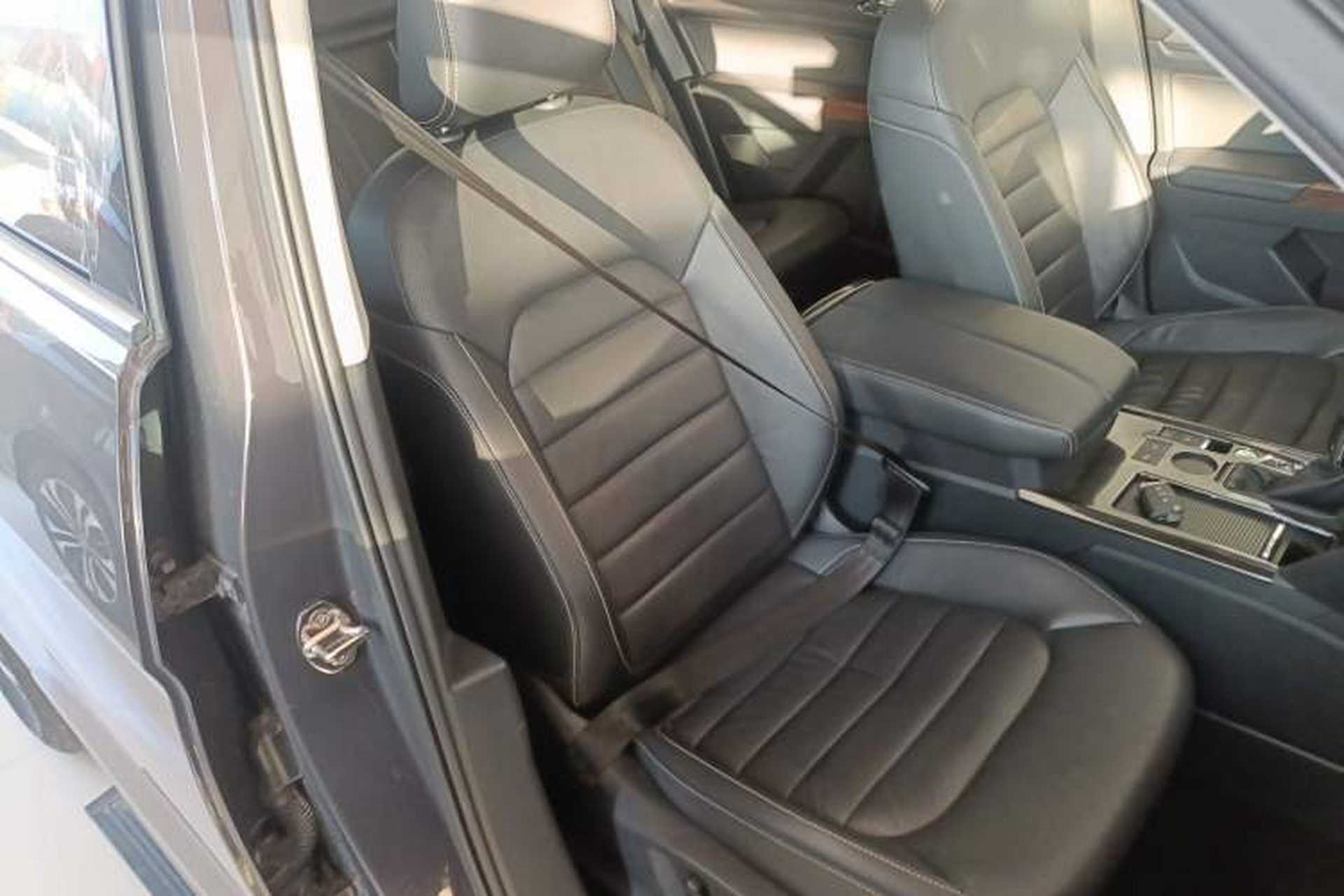 Used Volkswagen Teramont 2017 330TSI Two-Wheel-Drive Luxury Edition Right Front Seat