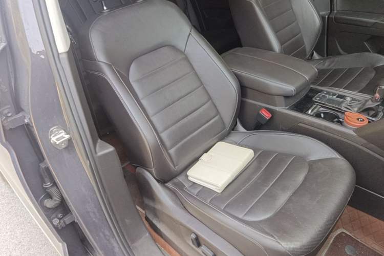 Used Volkswagen Teramont 2017 330TSI Two-Wheel-Drive Luxury Edition Right Front Seat