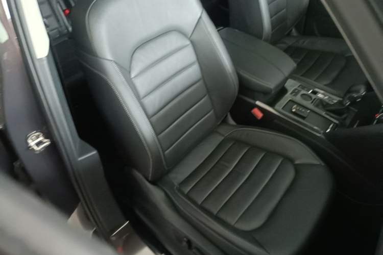 Used Volkswagen Teramont 2017 330TSI Two-Wheel-Drive Luxury Edition Right Front Seat
