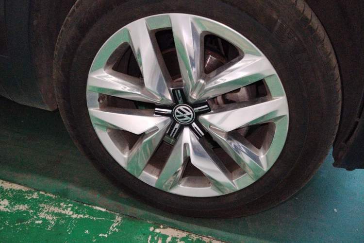 Used Volkswagen Teramont 2017 380TSI Four-Wheel Drive Flagship Edition Right Front Wheel Hub