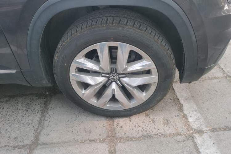 Used Volkswagen Teramont 2017 530 V6 Four-Wheel Drive Supreme Flagship Edition Right Front Wheel Hub