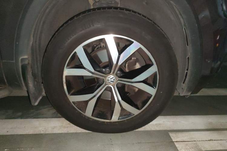 Used Volkswagen Teramont 2017 330TSI Two-Wheel-Drive Luxury Edition Right Front Wheel Hub