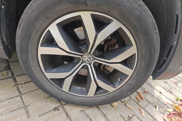 Used Volkswagen Teramont 2017 330TSI Two-Wheel-Drive Luxury Edition Right Front Wheel Hub