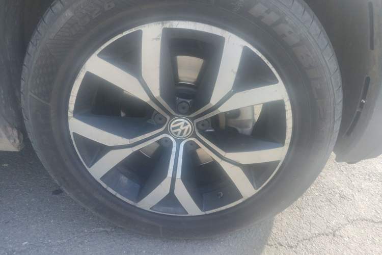 Used Volkswagen Teramont 2017 380TSI Four-Wheel Drive Luxury Edition Right Front Wheel Hub