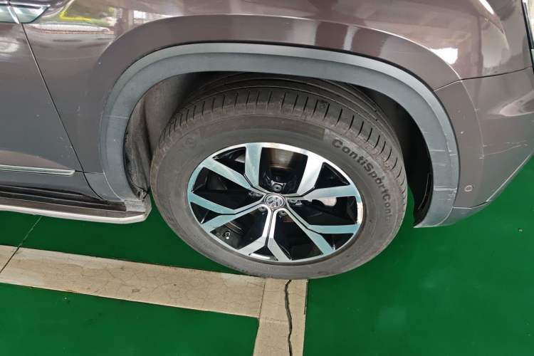 Used Volkswagen Teramont 2017 330TSI Two-Wheel-Drive Luxury Edition Right Front Wheel Hub