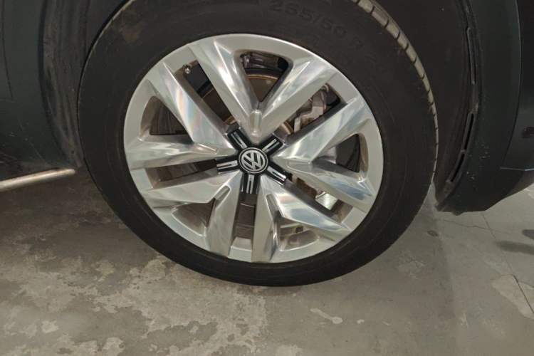 Used Volkswagen Teramont 2017 530 V6 Four-Wheel Drive Flagship Edition Right Front Wheel Hub