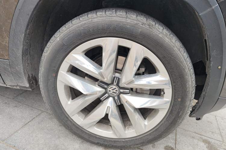 Used Volkswagen Teramont 2017 330TSI Two-Wheel-Drive Luxury Edition Right Front Wheel Hub