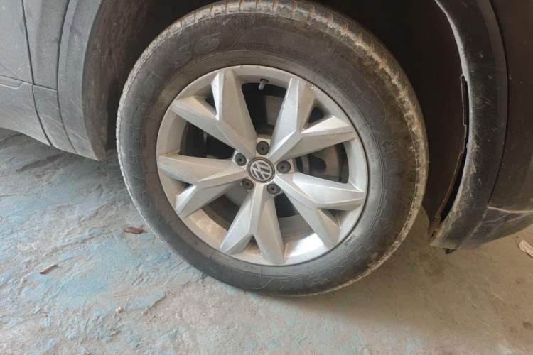 Used Volkswagen Teramont 2017 330TSI Two-Wheel-Drive Comfort Edition Right Front Wheel Hub