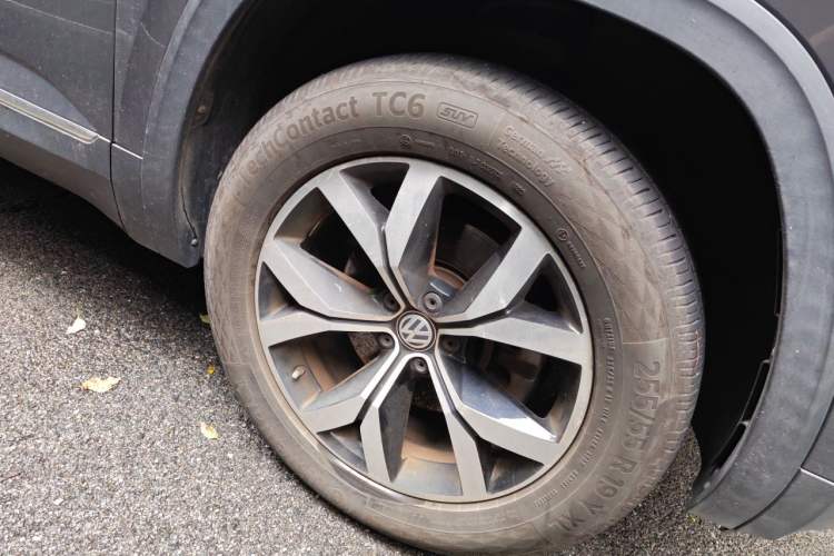 Used Volkswagen Teramont 2017 330TSI Two-Wheel-Drive Luxury Edition Right Front Wheel Hub