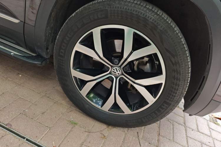 Used Volkswagen Teramont 2017 330TSI Two-Wheel-Drive Luxury Edition Right Front Wheel Hub