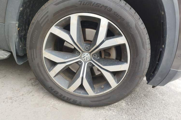 Used Volkswagen Teramont 2017 380TSI Four-Wheel Drive Luxury Edition Right Front Wheel Hub