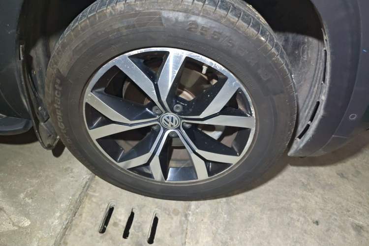 Used Volkswagen Teramont 2017 380TSI Four-Wheel Drive Luxury Edition Right Front Wheel Hub