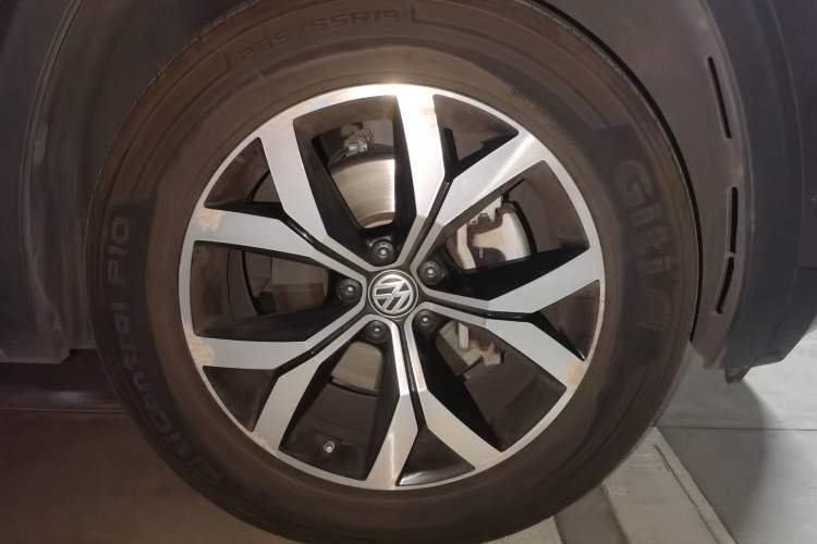 Used Volkswagen Teramont 2017 380TSI Four-Wheel Drive Luxury Edition Right Front Wheel Hub