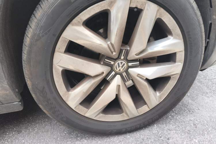 Used Volkswagen Teramont 2017 380TSI Four-Wheel Drive Flagship Edition Right Front Wheel Hub