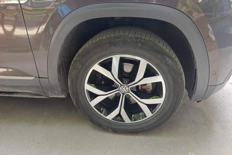 Used Volkswagen Teramont 2017 530 V6 Four-Wheel Drive Luxury Edition Right Front Wheel Hub