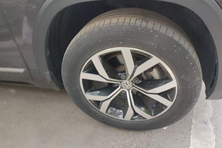 Used Volkswagen Teramont 2017 330TSI Two-Wheel-Drive Luxury Edition Right Front Wheel Hub