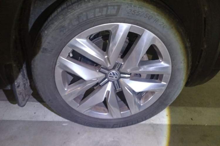 Used Volkswagen Teramont 2017 380TSI Four-Wheel Drive Flagship Edition Right Front Wheel Hub