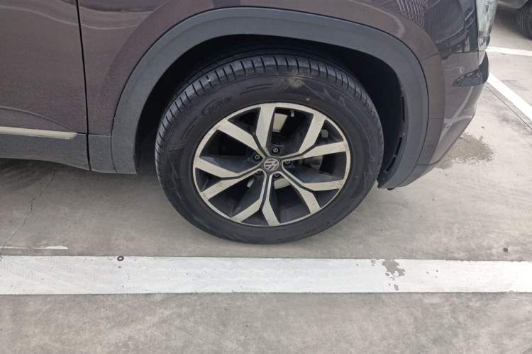 Used Volkswagen Teramont 2017 380TSI Four-Wheel Drive Luxury Edition Right Front Wheel Hub
