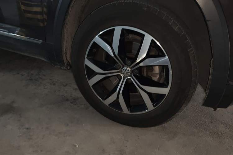 Used Volkswagen Teramont 2017 380TSI Four-Wheel Drive Luxury Edition Right Front Wheel Hub