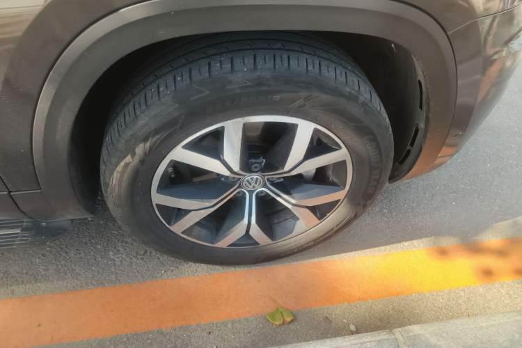 Used Volkswagen Teramont 2017 380TSI Four-Wheel Drive Luxury Edition Right Front Wheel Hub