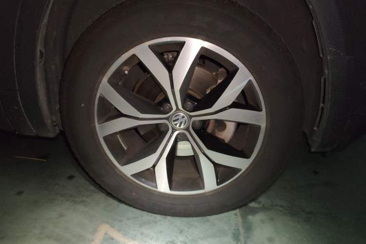 Used Volkswagen Teramont 2017 330TSI Two-Wheel-Drive Luxury Edition Right Front Wheel Hub