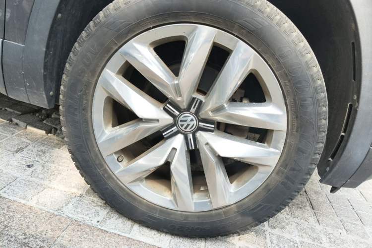 Used Volkswagen Teramont 2017 380TSI Four-Wheel Drive Flagship Edition Right Front Wheel Hub