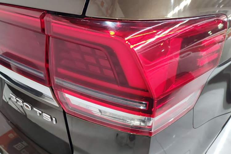 Used Volkswagen Teramont 2017 330TSI Two-Wheel-Drive Luxury Edition Right Rear Taillight