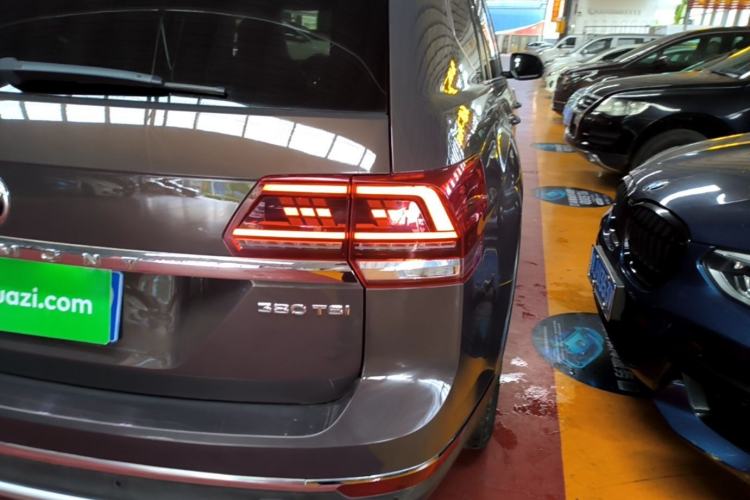 Used Volkswagen Teramont 2017 380TSI Four-Wheel Drive Luxury Edition Right Rear Taillight