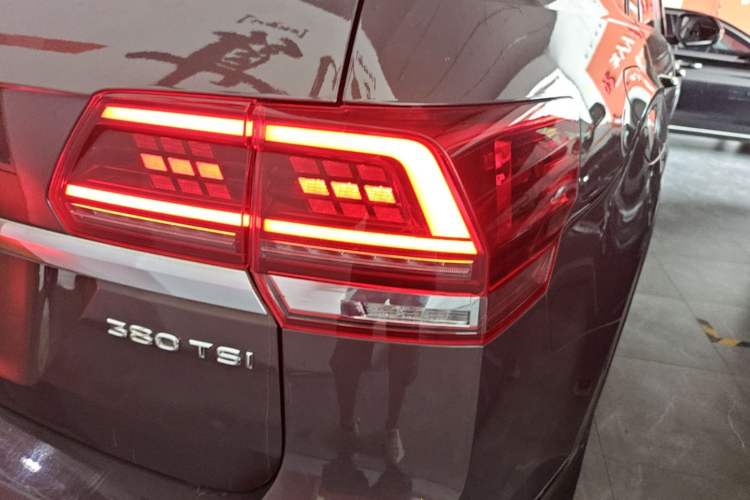 Used Volkswagen Teramont 2017 380TSI Four-Wheel Drive Luxury Edition Right Rear Taillight