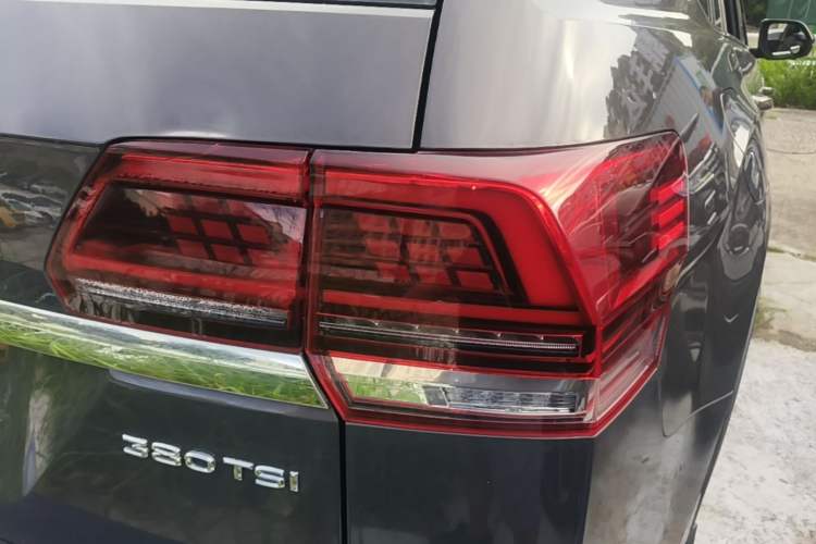 Used Volkswagen Teramont 2017 380TSI Four-Wheel Drive Comfort Edition Right Rear Taillight
