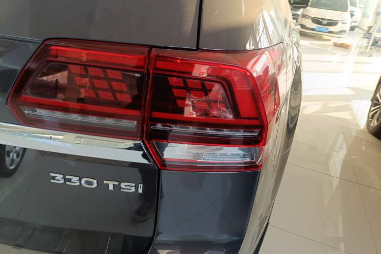 Used Volkswagen Teramont 2017 330TSI Two-Wheel-Drive Luxury Edition Right Rear Taillight