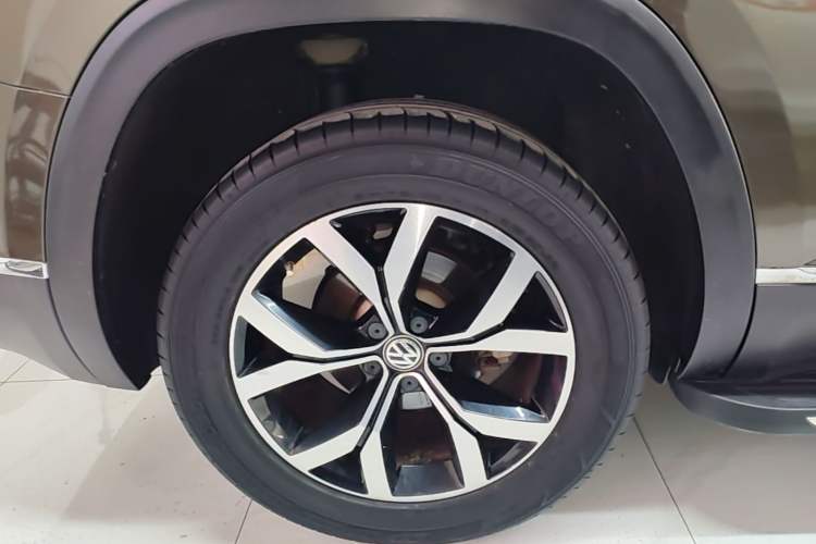 Used Volkswagen Teramont 2017 330TSI Two-Wheel-Drive Luxury Edition Right Rear Wheel Hub