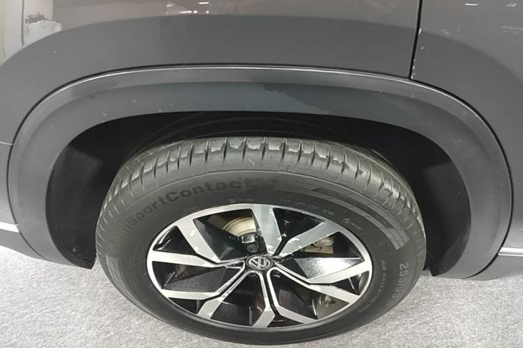 Used Volkswagen Teramont 2017 380TSI Four-Wheel Drive Luxury Edition Right Rear Wheel Hub